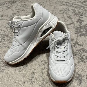 Skechers White and Tan Sneakers size 8
